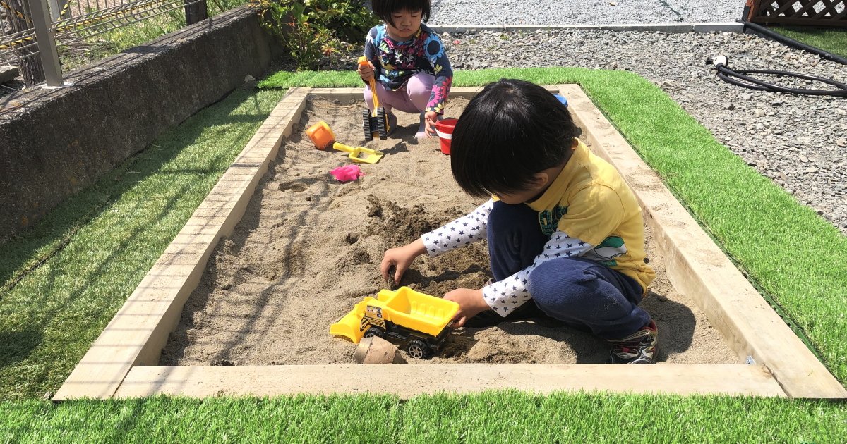 低予算 で大きな砂場をdiyで作ろうとしたら大変な事になった レオハウスで建てた家と子育ての話